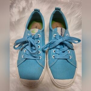 Cariuma Light Blue Canvas Sneakers‎